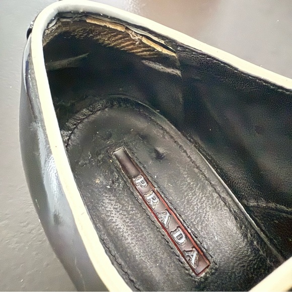 Prada black patent leather Oxford shoes with off-white piping - size 37.5 (US 7) - Picture 6 of 7